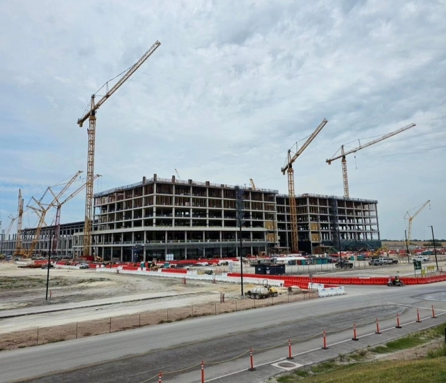 수십조 쌓아놨다던 보조금은 다 어디에…美 반도체 지원 이상 기류에 '비상' [biz-플러스]