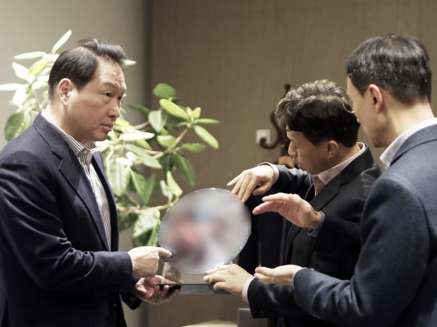 SK하이닉스 본사 찾은 최태원 SK그룹 회장