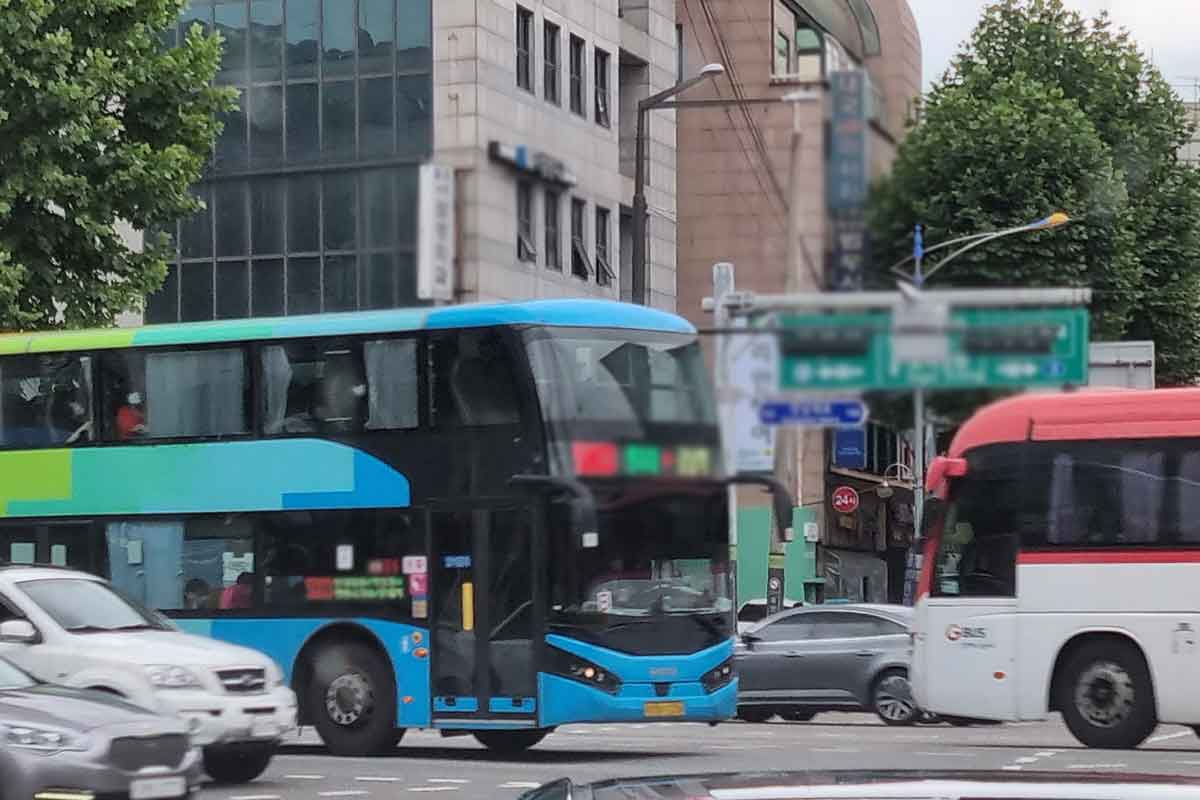 버스-정류장-명동-교통혼잡-서울시