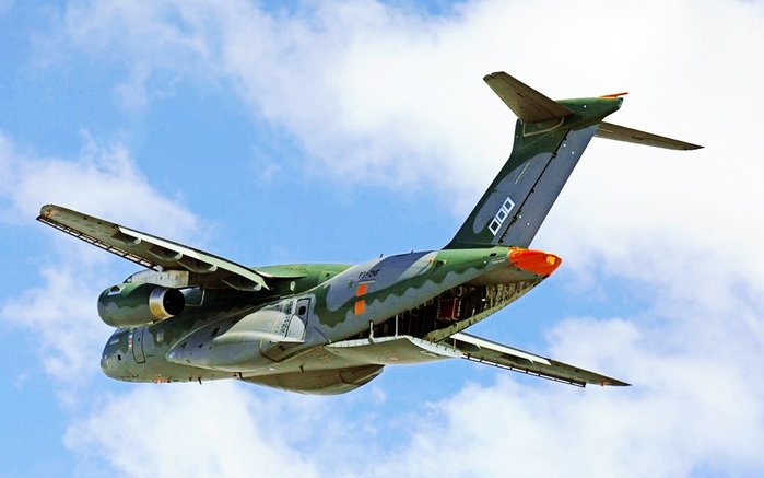 KC-390은 19톤까지의 화물을 적재하여 공중투하할 수 있다. <출처: 브라질 공군>