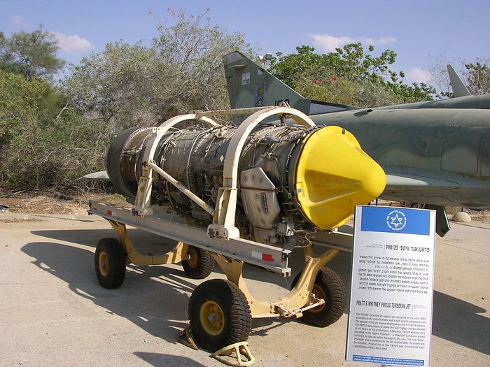 라비에 장착되어 있던 PW1120 엔진의 모습. <출처: Wikimedia Commons>