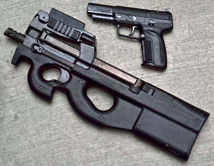 벨기에의 FN사는 이미 P90에 더하여 파이브세븐 권총까지 출시하면서 PDW시장을 선도해나갔다. <출처: Full of Weapons>