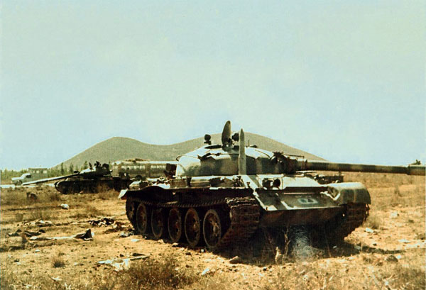 시리아군이 골란고원 전투에서 사용했던, 버려진 T-62 전차 〈출처 (cc) Pikiwikisrael at Wikimedia.org〉
