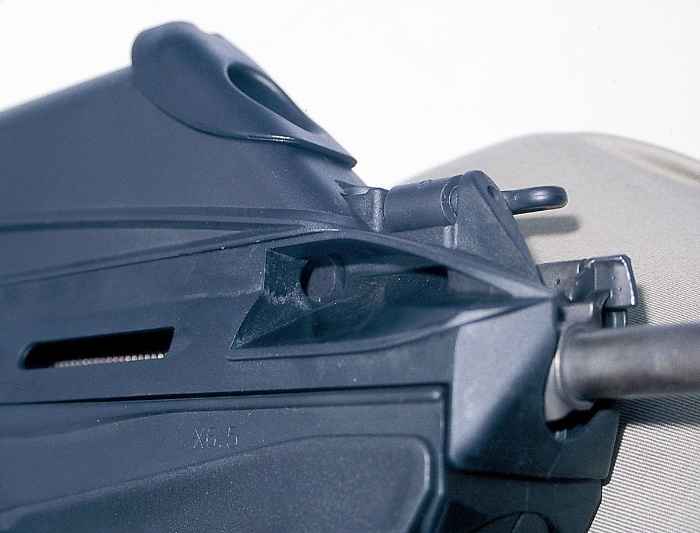 총열 바로 위에 위치한 탄피 배출구 <출처 : 홍희범>