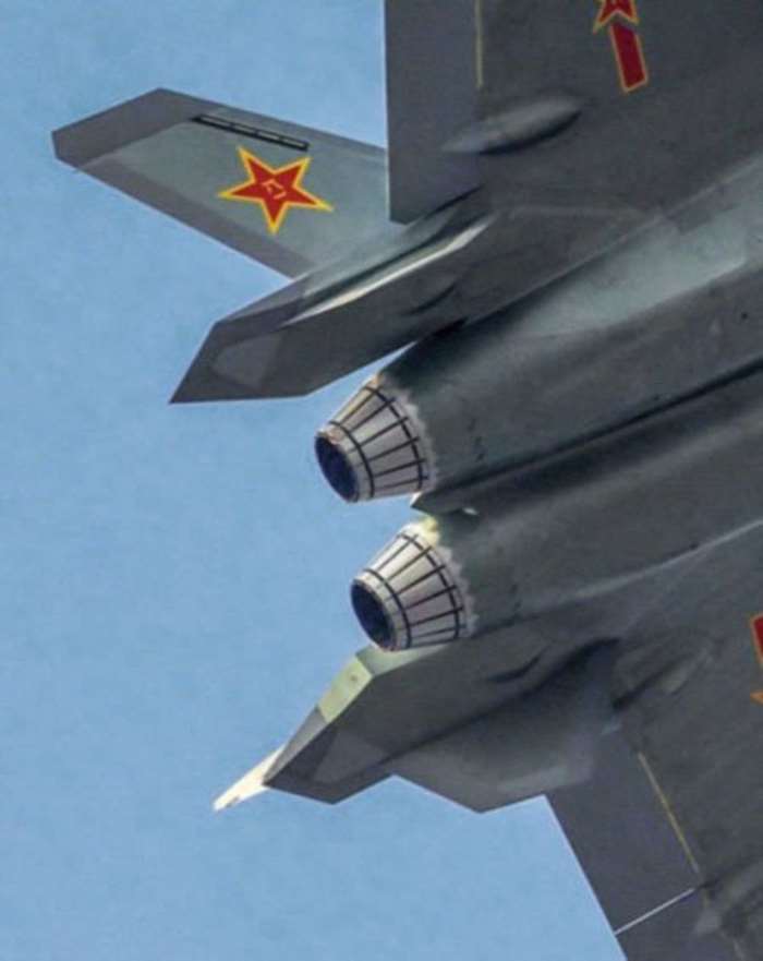 J-20은 러시아제 및 중국 국내개발 엔진 여러 종류가 장착되어 있고, 어떤 엔진이 최종적으로 선택될지는 알 수 없다. <출처 popsci>