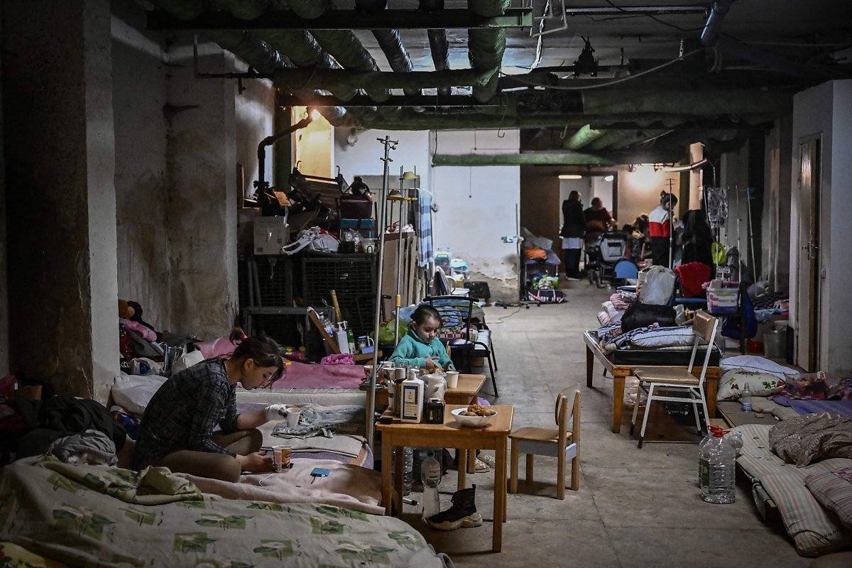 우크라이나는 돈바스 전쟁(2014년) 이후 시민들의 안전을 위해 주요 도시에 위치한 병원, 방공호 등을 지하화했다. <출처: https://people.com/politics/ukraine-inside-childrens-hospitals-amid-russia-invasion/>