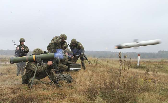 스파이크는 유선유도방식의 미사일이다. 사진은 스파이크 LR의 발사 장면 <출처: 미 육군>