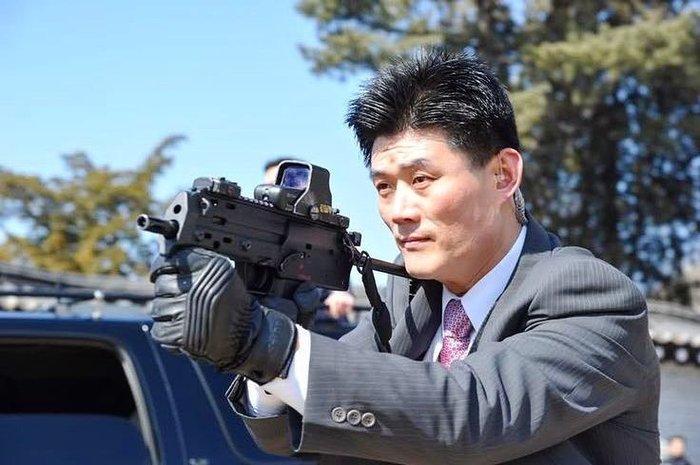 MP7 PDW로 무장한 대통령 경호관 <출처: Public Domain>