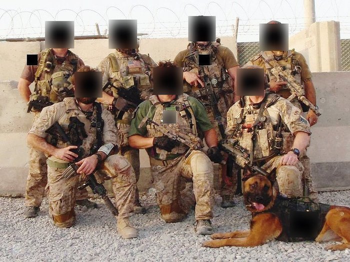 MP7으로 무장한 미해군 데브그루 부대원들 <출처: Public Domain>