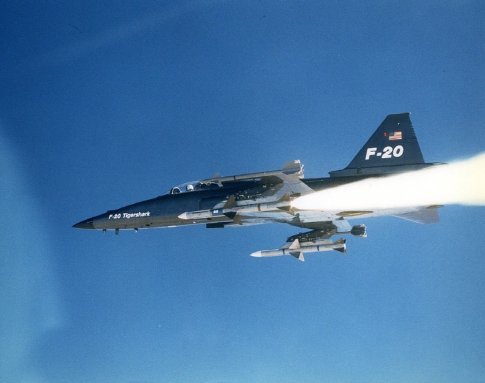 AIM-7 스패로우 공대공 미사일 발사 시험 <출처 : Northrop Corporation>