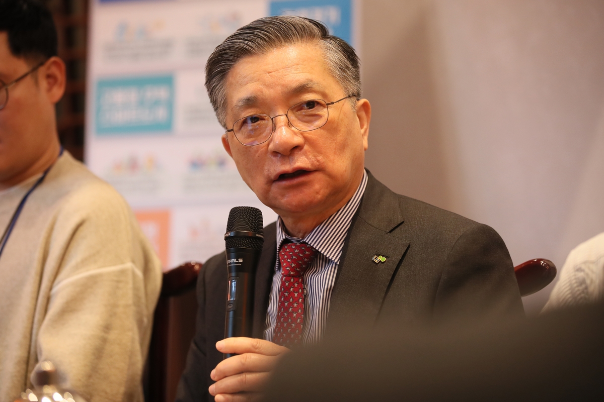 기자간담회에서 발언하는 이한준 한국토지주택공사 사장