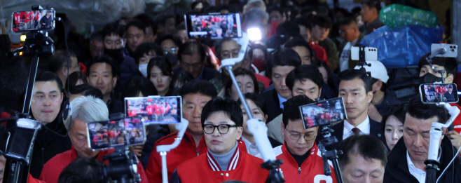 선거운동 시작한 한동훈 위원장<YONHAP NO-0165>