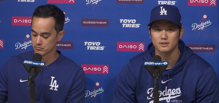 현지 인터뷰에 새 통역 아이레튼과 임했던 당시의 오타니. 사진=MLB.COM 화면 캡쳐