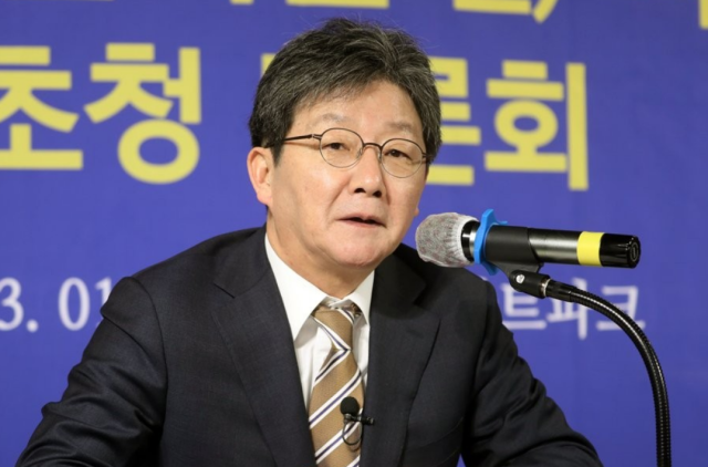 유승민 전 의원이 11일 오전 대구 아트파크에서 열린 대구·경북 언론인 모임 아시아포럼21 초청토론회에서 발언하고 있다 2023111 사진연합뉴스 

