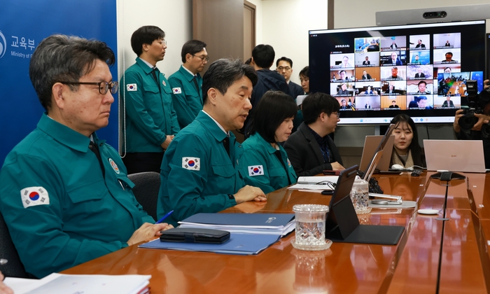 이주호 부총리가 22일 정부서울청사에서 열린 의대 운영 대학 총장 영상 간담회에서 모두발언을 하고 있다.[교육부 제공]