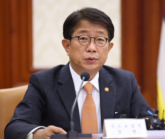 LH, 3조 원 투입해 PF부지 매입…건설업계 유동성 지원 나선다