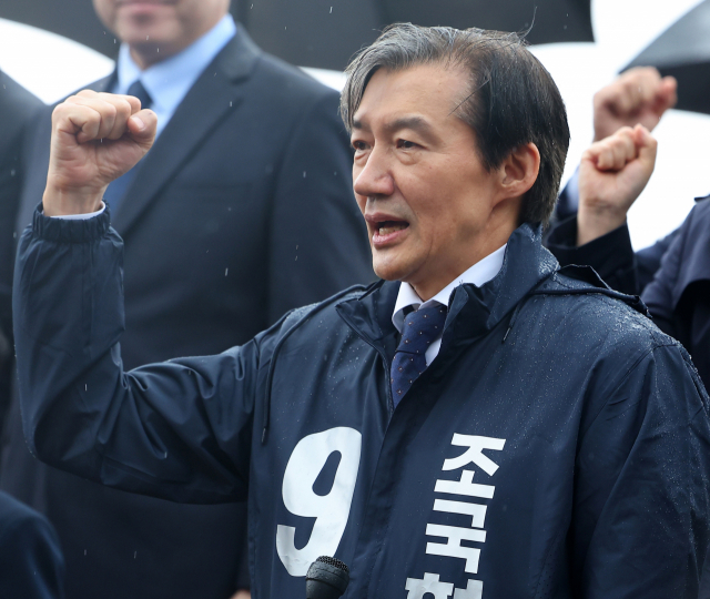 조국 “노무현 전 대통령처럼 좌고우면 않고 직진”