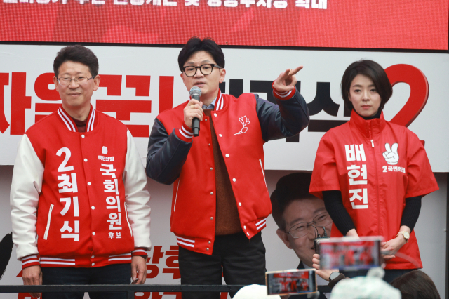 한동훈 승부수 작용했나…국힘 37% vs 민주 29%