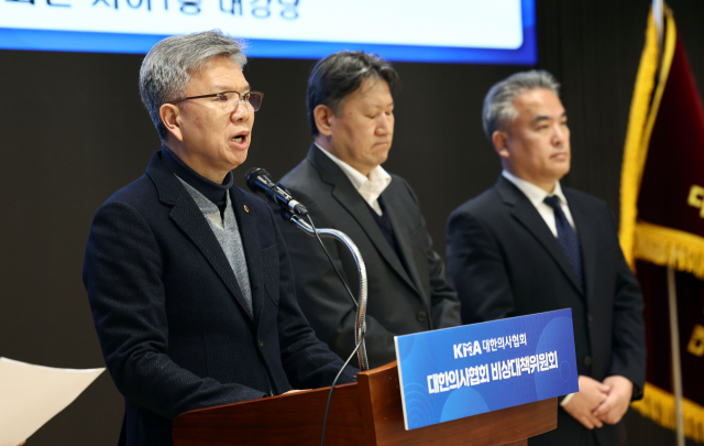 ‘尹정권 퇴진운동’ 벼르더니…의협 “회장선거 첫날 투표율 54%”