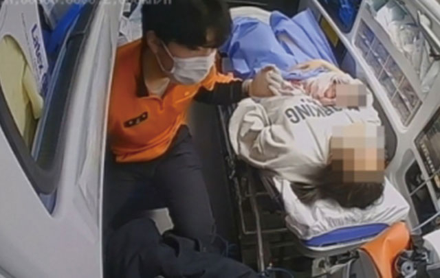 '36주 임신부가 심한 진통을 겪고 있다'…구급차 안에서 무사히 아기 출산케 한 소방관