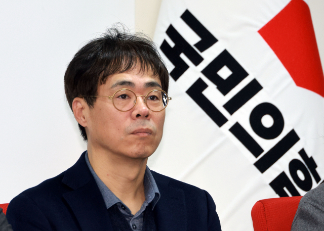 輿 김경율 “대통령실 기다리다 지지율 '바닥 밑 지하실'로…민심 위해 파국도 마다하지 않아야”
