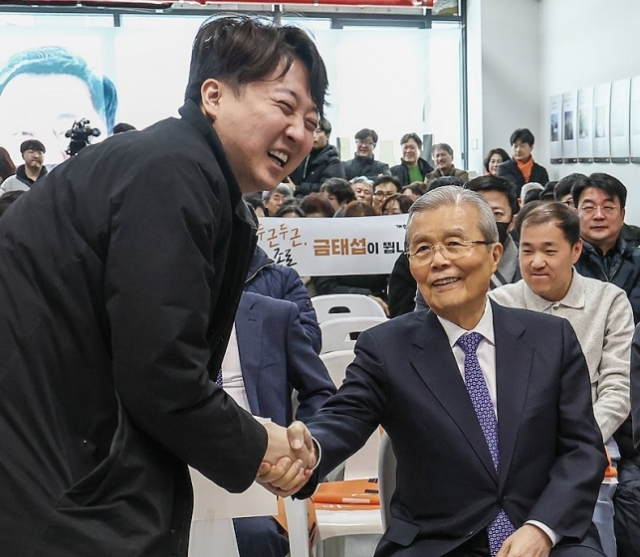 김종인 “이준석, 연예인처럼 유명해…역전 가능성 있다”