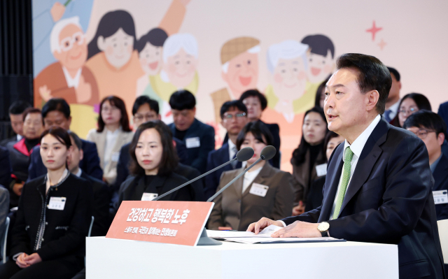 [속보] 尹 '어르신 생활체육 파크 골프장 더욱 확충 맞춤형 운동 프로그램 보급'