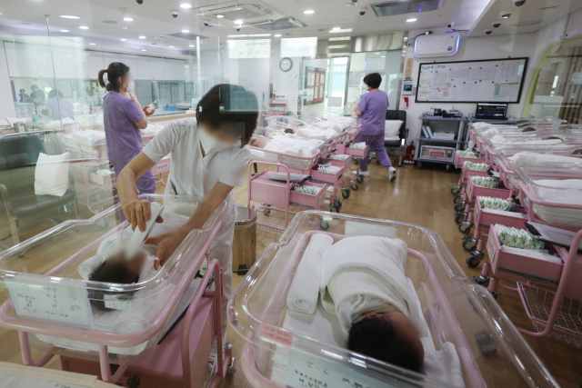 1월 출생아 또 역대 최저…인구는 50개월 ‘데드 크로스’