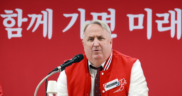 사진 = 연합뉴스 제공 / 국민의미래 인요한, '너무너무 중요한 선거'...국민들의 지지 호소