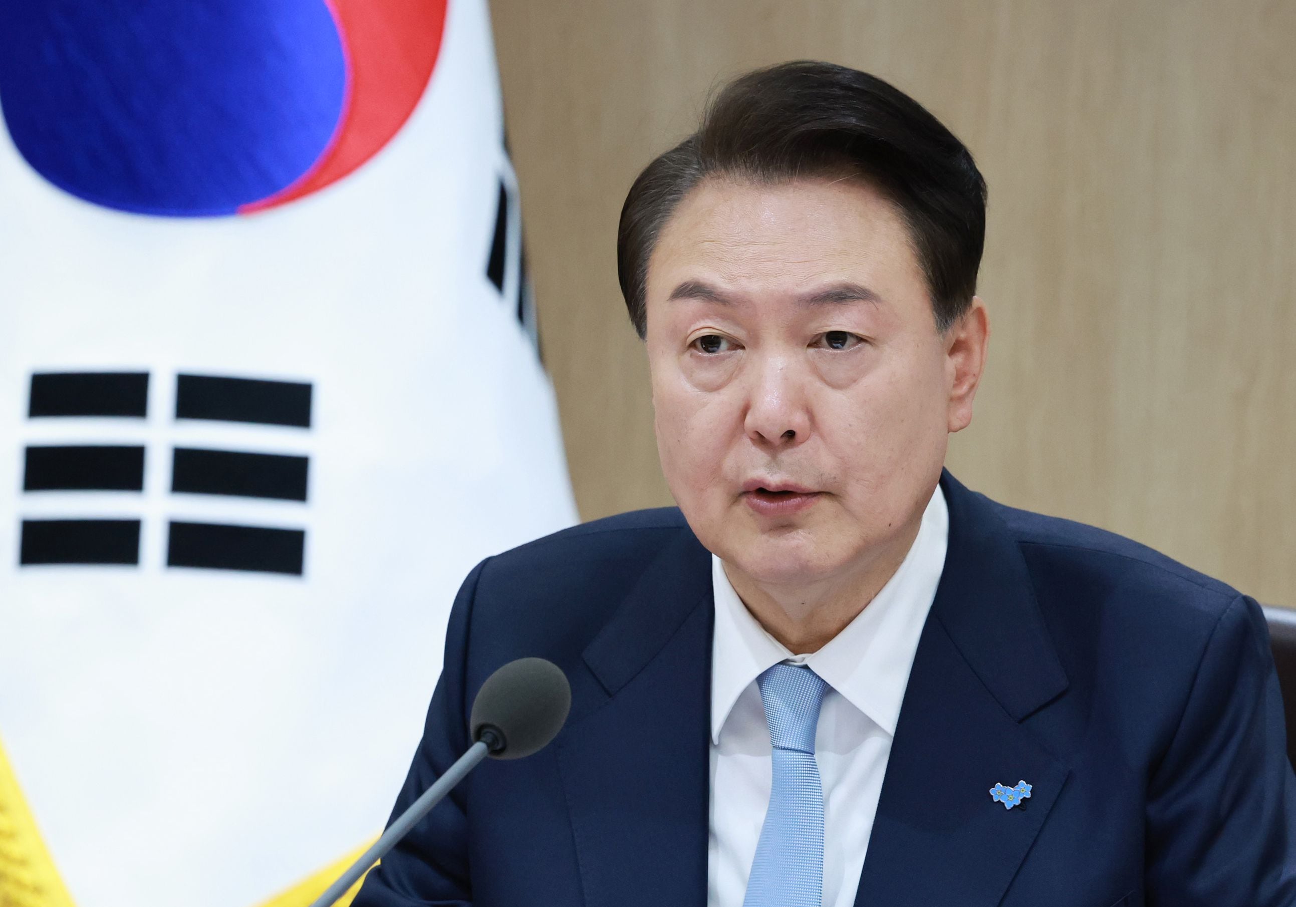윤석열 대통령이 26일 서울 용산 대통령실 청사에서 열린 국무회의에서 발언하고 있다. /연합뉴스