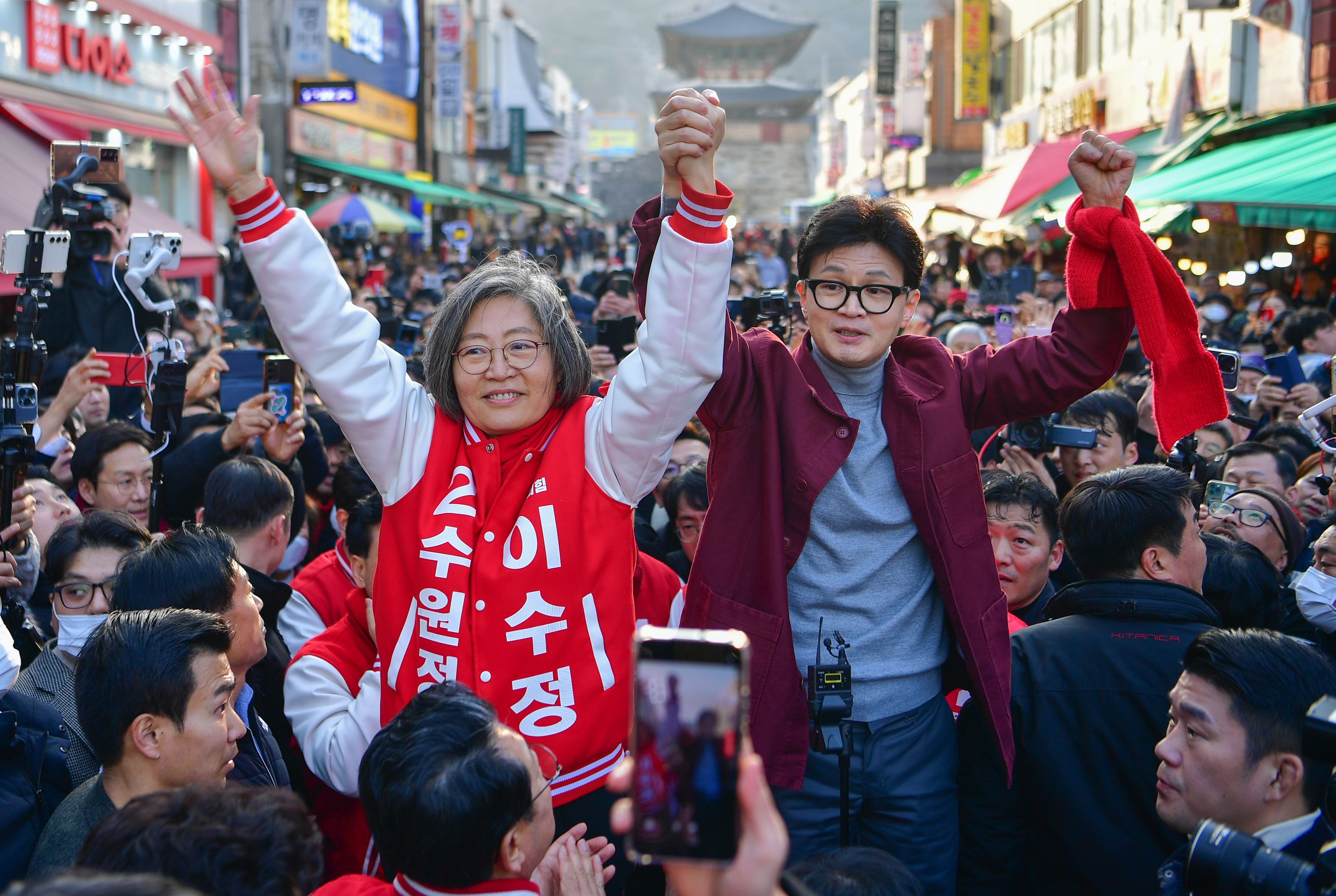 더불어민주당은 30일 한동훈 국민의힘 비상대책위원장과 '대파 한뿌리' 발언 논란으로 사과한 같은 당 이수정 경기 수원정 후보를 향해 