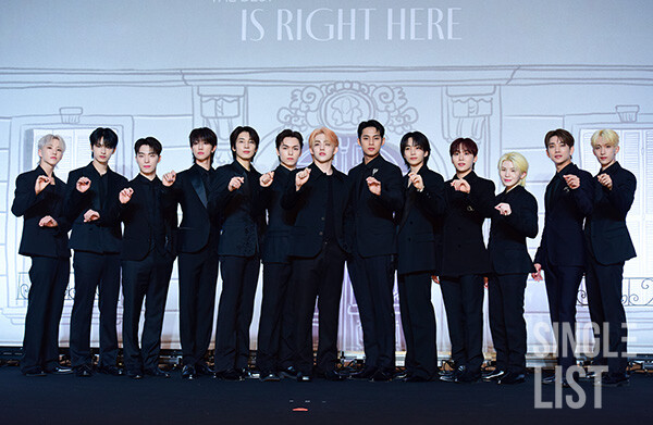 세븐틴 베스트 앨범 ‘17 IS RIGHT HERE’ 발매 기념 글로벌 기자간담회에 참석한 세븐틴 ©최은희 기자 oso0@slist.kr