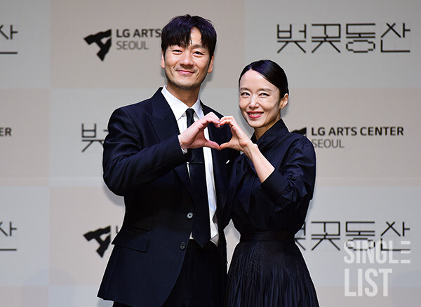 사이먼 스톤 연출 '벚꽃동산' 제작발표회에 참석한 전도연, 박해수 ©최은희 기자 oso0@slist.kr