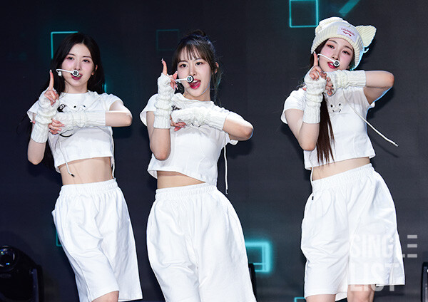 첫 번째 미니 앨범 'BE;WAVE' 쇼케이스에 참석한 BEWAVE(비웨이브) ©최은희 기자 oso0@slist.kr