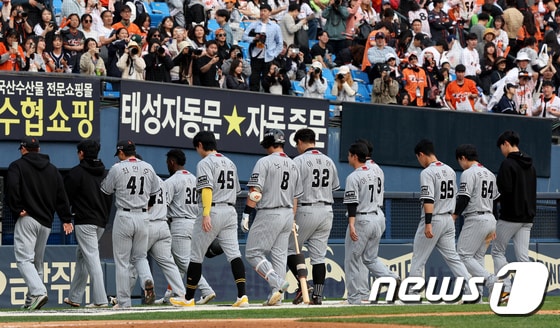 1위에서 꼴찌로 급격하게 추락한 한화 이글스. / 뉴스1 DB © News1 장수영 기자