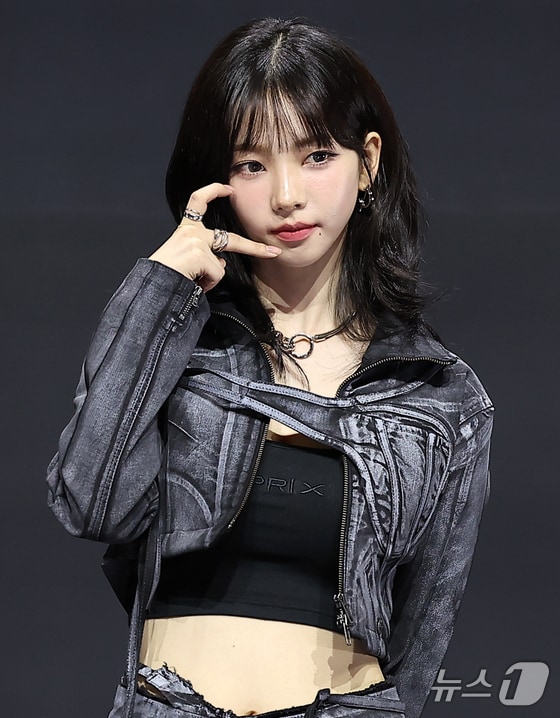 걸그룹 에스파의 카리나가 27일 오후 서울 용산구 한남동 블루스퀘어 마스터카드홀에서 열린 첫 정규 앨범 ‘Armageddon’(아마겟돈) 발매 기념 쇼케이스에서 포즈를 취하고 있다. 2024.5.27/뉴스1 © News1 김진환 기자