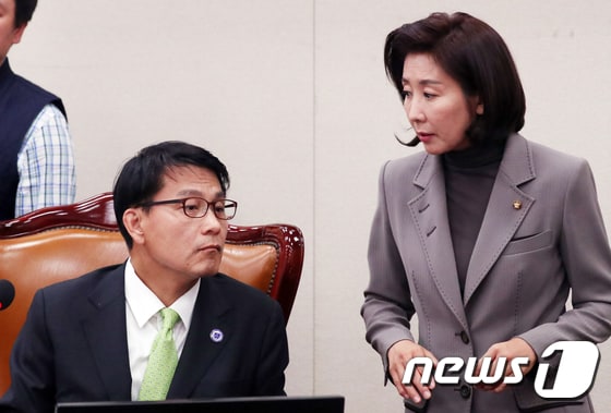 윤상현 국민의힘 의원과 나경원 당선인. © News1 DB