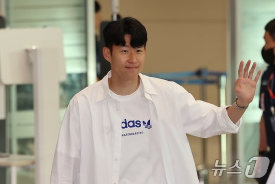 프리미어 리그 토트넘 손흥민이 23일 인천국제공항 제2터미널을 통해 귀국하고 있다. 2024.5.23/뉴스1 © News1 김도우 기자