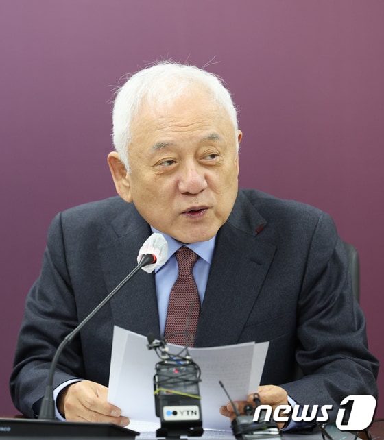 김한길 국민통합위원장이 26일 서울 종로구 정부서울청사에서 열린 이주민 근로자와 상생 특별위원회 출범식에서 인사말을 하고 있다. 2024.3.25/뉴스1 © News1 허경 기자
