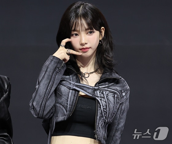 걸그룹 에스파의 카리나가 27일 오후 서울 용산구 한남동 블루스퀘어 마스터카드홀에서 열린 첫 정규 앨범 ‘Armageddon’(아마겟돈) 발매 기념 쇼케이스에 참석해 포즈를 취하고 있다. 2024.5.27/뉴스1 © News1 김진환 기자