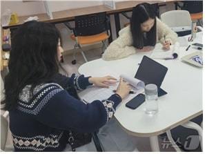 성북구청소년지원센터에서 청소년이 공부를 하는 모습. (성북구 제공)© 뉴스1