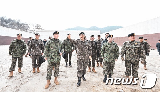 박안수 육군참모총장(가운데). (육군 제공) 2024.1.11/뉴스1