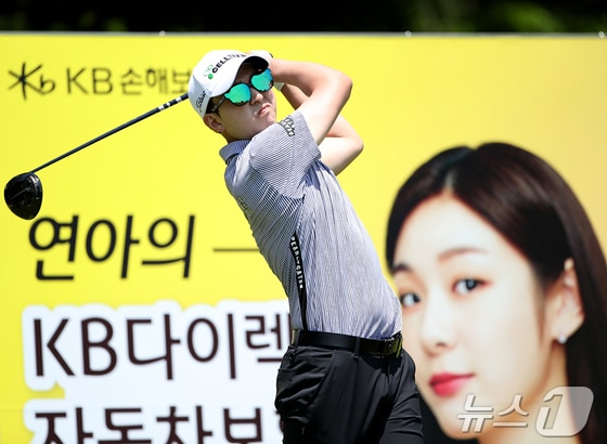안준형이 KPGA투어 KB금융 리브 챔피언십 1라운드에서 18번홀 티샷을 날리고 있다. (KPGA 제공)