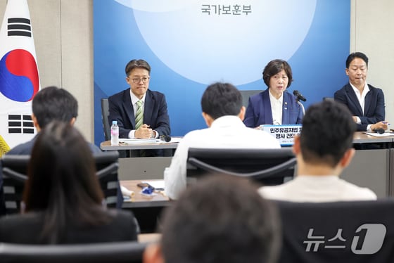 강정애 국가보훈부 장관이 29일 오전 서울 용산구 서울지방보훈청에서 '민주유공자법안 재의요구권 행사 건의 입장 발표'를 하고 있다. 2024.5.29/뉴스1 © News1 민경석 기자