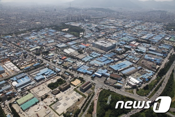 대구시는 9일 서구 지역 쾌적한 생활환경 조성을 위해 대구염색산업단지를 악취관리지역으로 지정·고시했다고 밝혔다. 사진은 염색산단 전경. (대구시 제공) 뉴스1 DB
