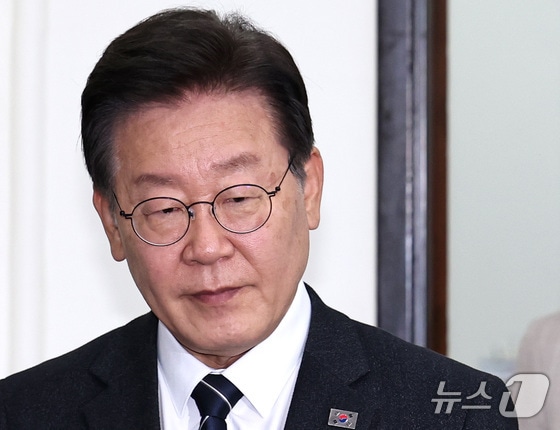 이재명 더불어민주당 대표가 24일 오전 서울 여의도 국회에서 열린 최고위원회의에 참석하고 있다. 2024.5.24/뉴스1 © News1 구윤성 기자