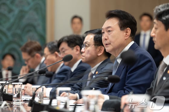 윤석열 대통령이 23일 용산 대통령실 청사에서 열린 제2차 경제이슈점검회의를 주재하며 발언하고 있다. (대통령실 제공) 2024.5.23/뉴스1 © News1 오대일 기자