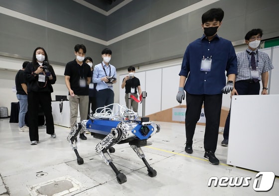 사족보행 로봇./뉴스1 © News1 김진환 기자