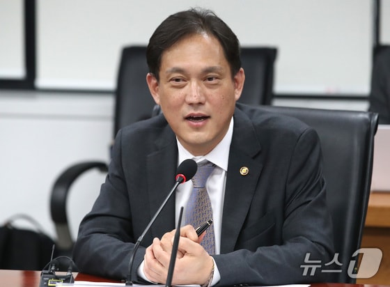 김태규 국민권익위원회 부위원장이 21일 서울 종로구 정부서울청사에서 열린 참전유공자 수당 지급 사각지대 해소를 위한 제도개선 간담회에서 발언을 하고 있다. 2024.5.21/뉴스1 © News1 임세영 기자