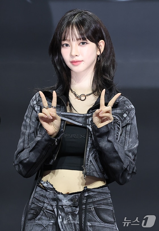걸그룹 에스파의 카리나가 27일 오후 서울 용산구 한남동 블루스퀘어 마스터카드홀에서 열린 첫 정규 앨범 ‘Armageddon’(아마겟돈) 발매 기념 쇼케이스에 참석해 포즈를 취하고 있다. 2024.5.27/뉴스1 © News1 김진환 기자